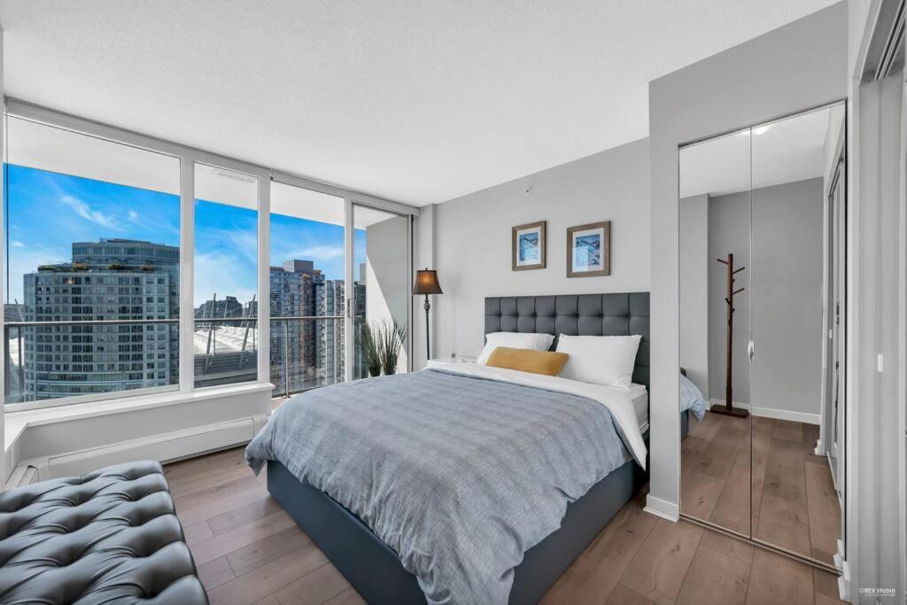 Spacious Dt 2-Bdr High-Rise With View, Pool, Gym Ванкувер Екстер'єр фото
