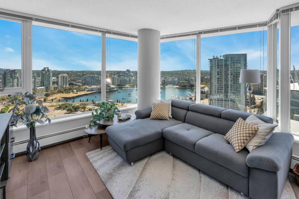 Spacious Dt 2-Bdr High-Rise With View, Pool, Gym Ванкувер Екстер'єр фото