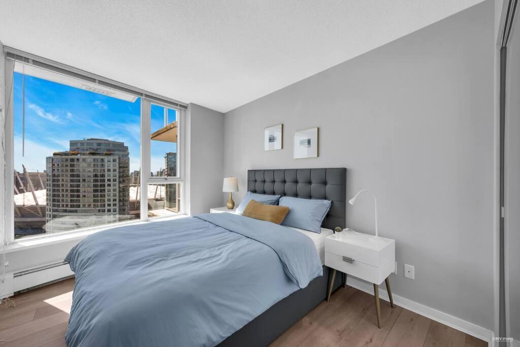 Spacious Dt 2-Bdr High-Rise With View, Pool, Gym Ванкувер Екстер'єр фото