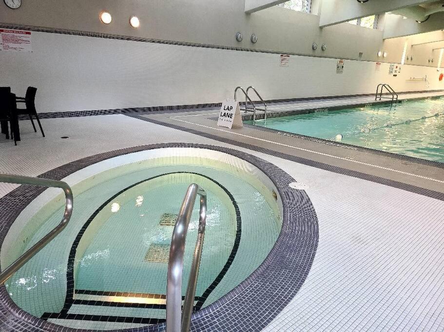 Spacious Dt 2-Bdr High-Rise With View, Pool, Gym Ванкувер Екстер'єр фото