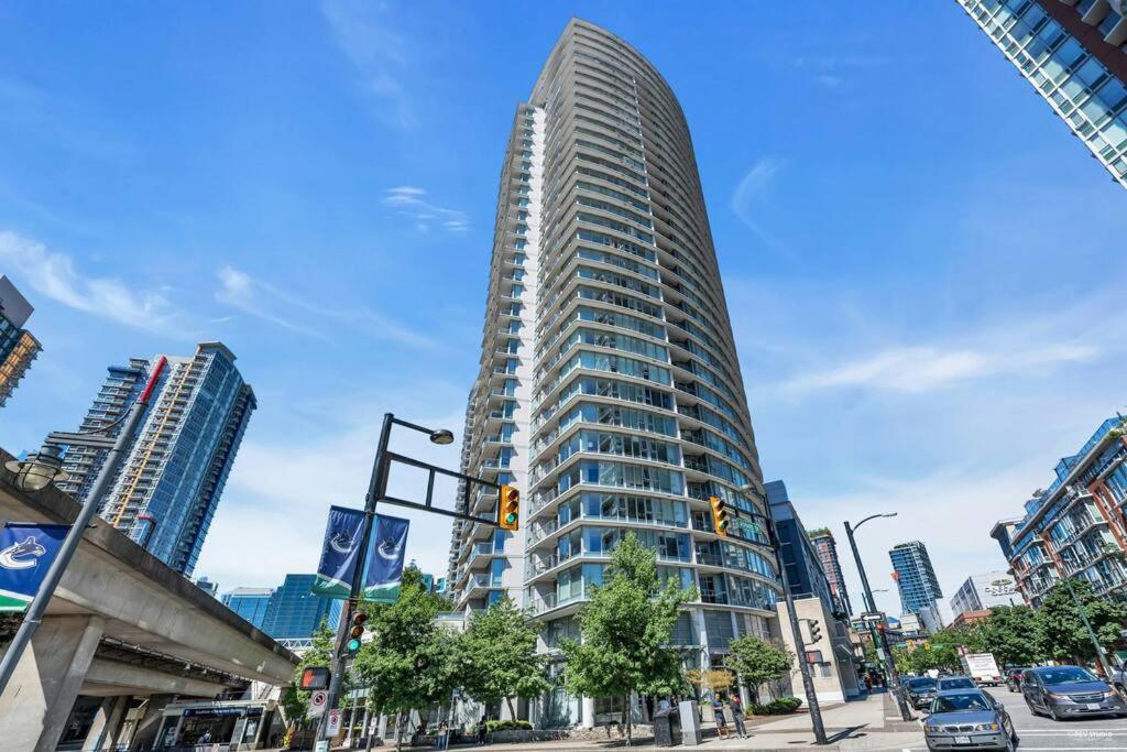Spacious Dt 2-Bdr High-Rise With View, Pool, Gym Ванкувер Екстер'єр фото